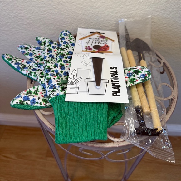 Gardening Bundle (4 Items) - Picture 8 of 16